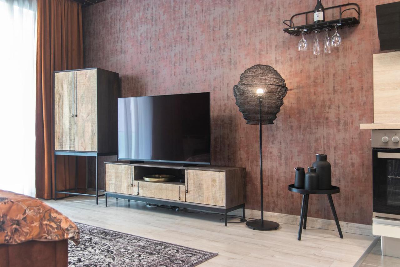 Grand Suites Corvin Boedapest Buitenkant foto
