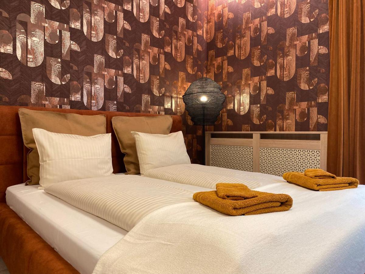 Grand Suites Corvin Boedapest Buitenkant foto