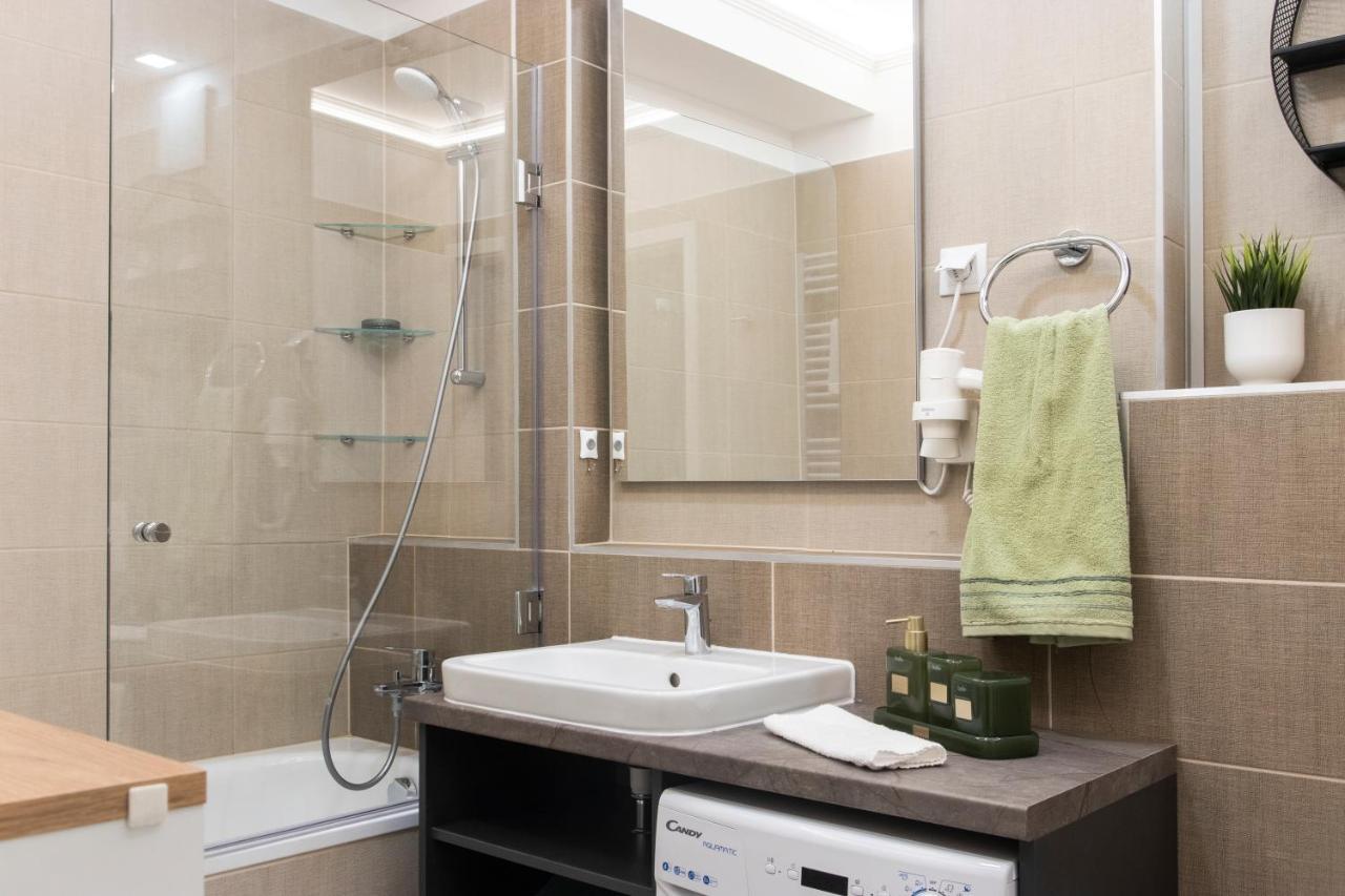Grand Suites Corvin Boedapest Buitenkant foto