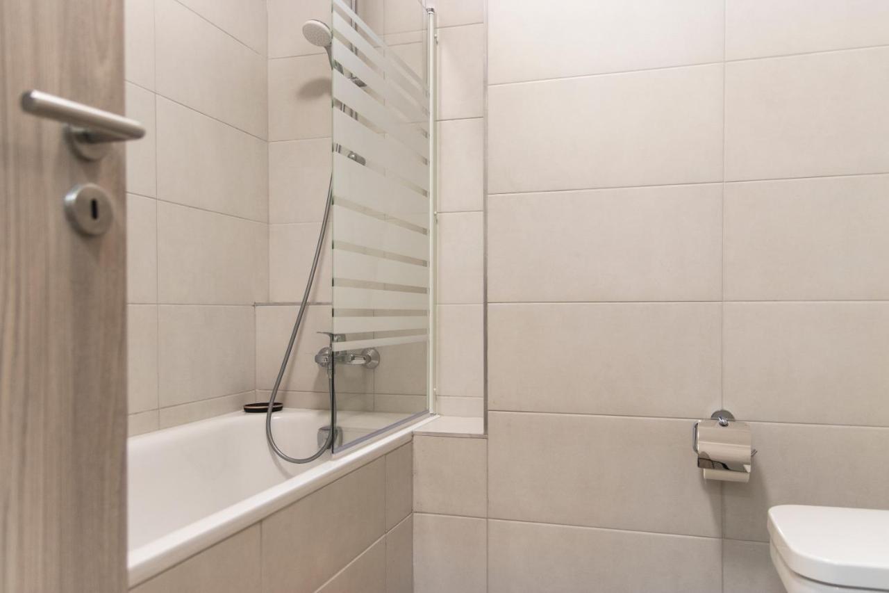 Grand Suites Corvin Boedapest Buitenkant foto