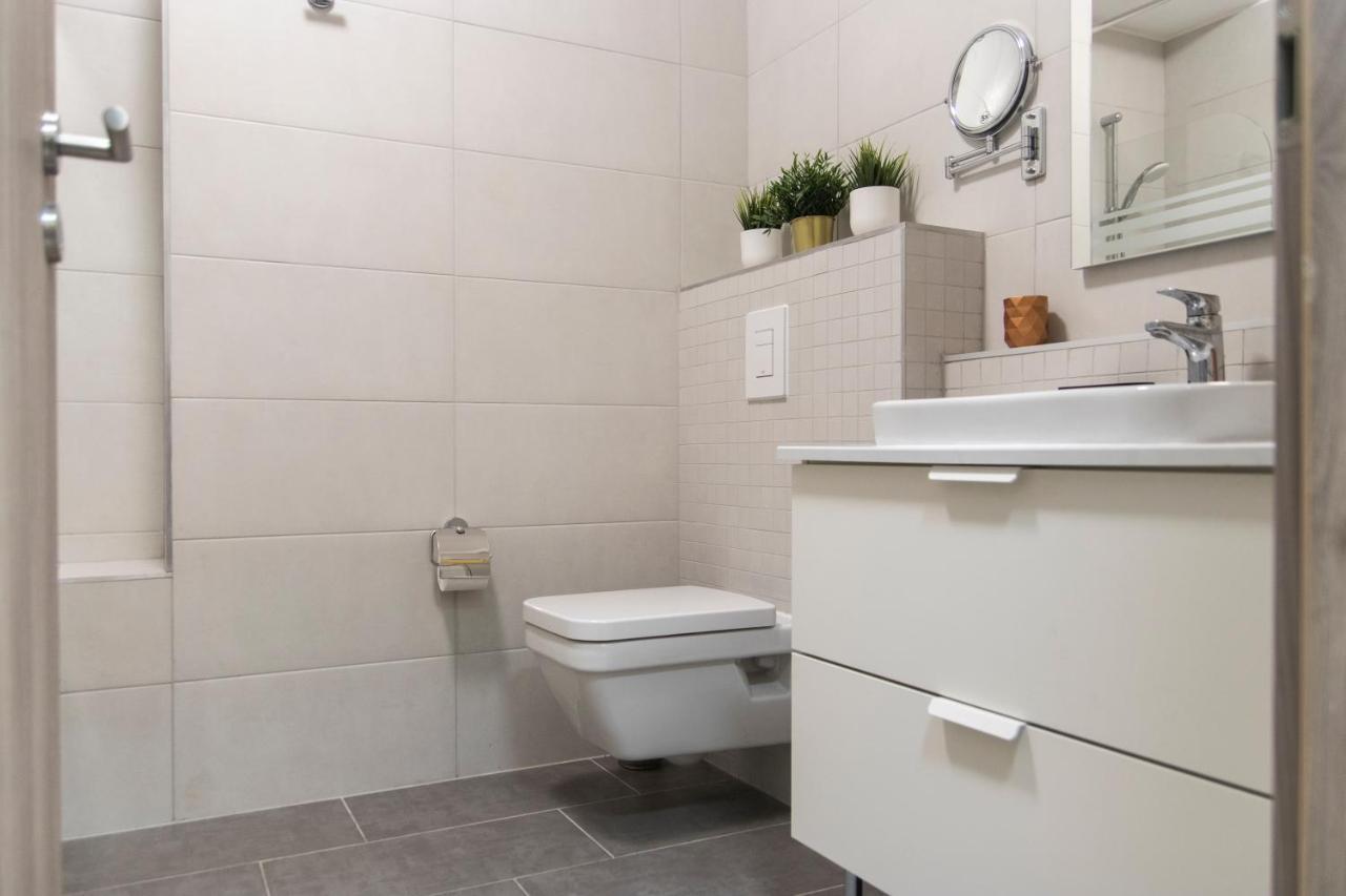 Grand Suites Corvin Boedapest Buitenkant foto
