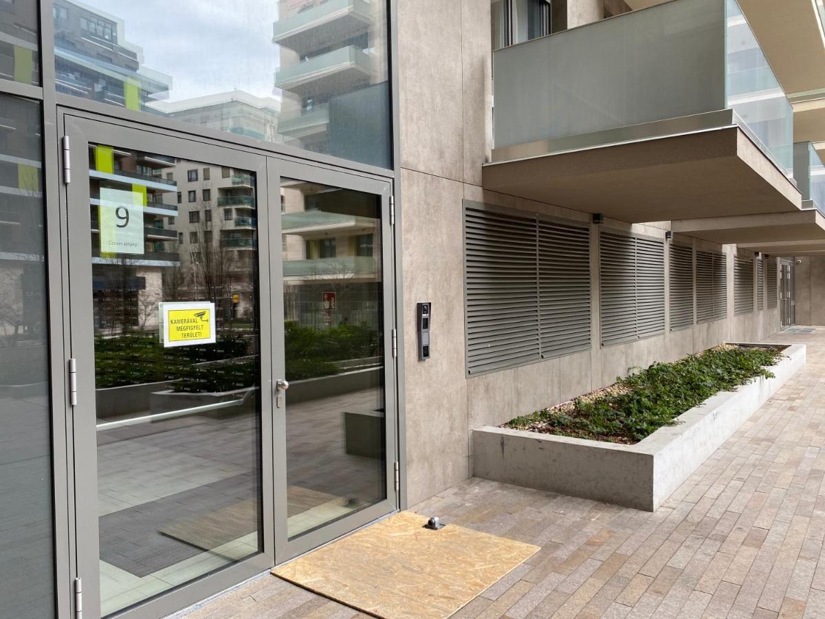 Grand Suites Corvin Boedapest Buitenkant foto