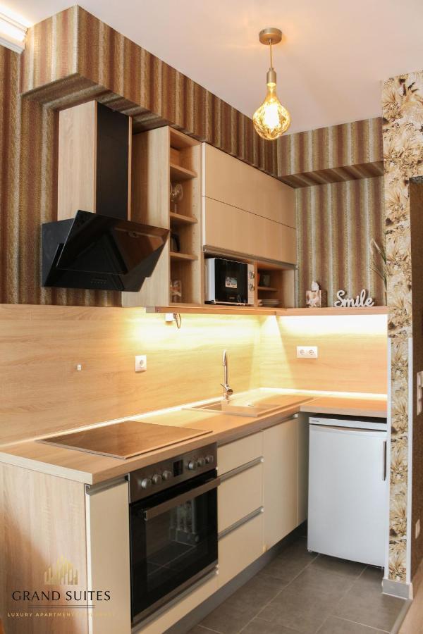 Grand Suites Corvin Boedapest Buitenkant foto