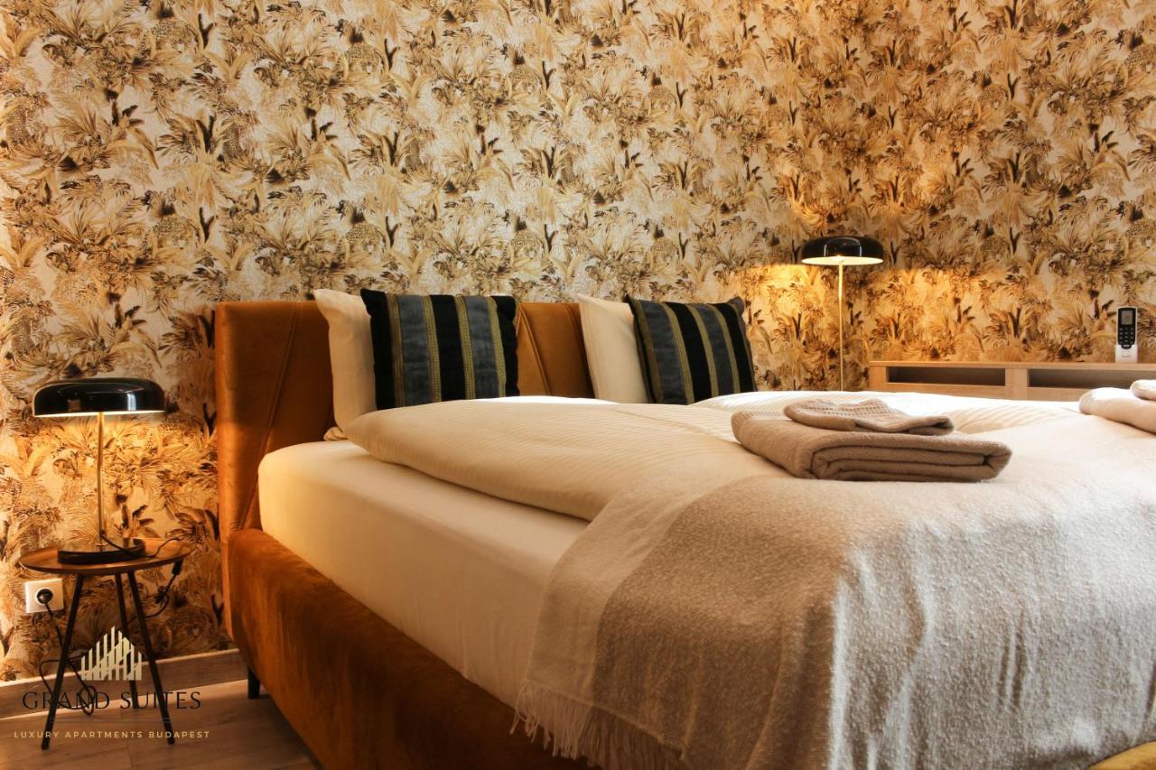 Grand Suites Corvin Boedapest Buitenkant foto