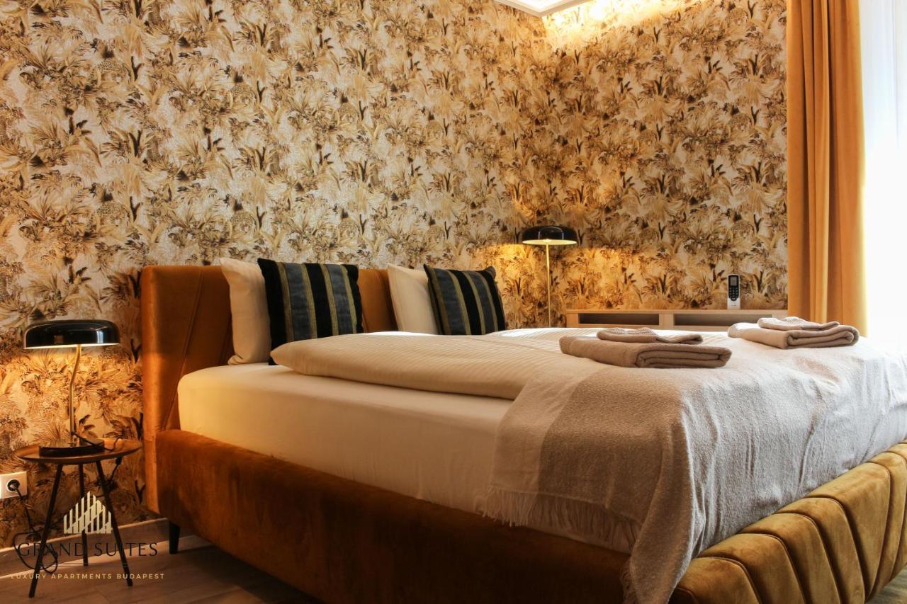 Grand Suites Corvin Boedapest Buitenkant foto