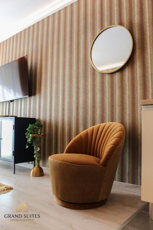 Grand Suites Corvin Boedapest Buitenkant foto