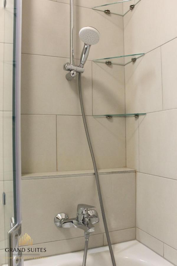 Grand Suites Corvin Boedapest Buitenkant foto