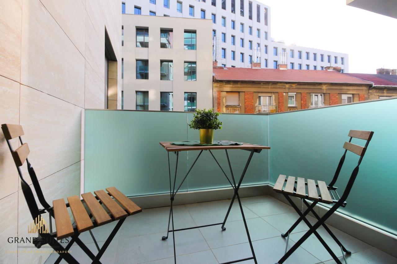 Grand Suites Corvin Boedapest Buitenkant foto