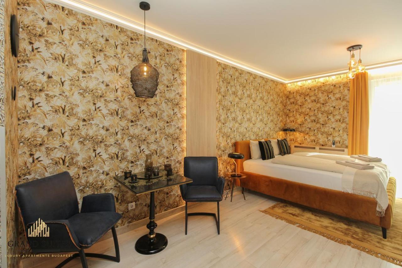 Grand Suites Corvin Boedapest Buitenkant foto
