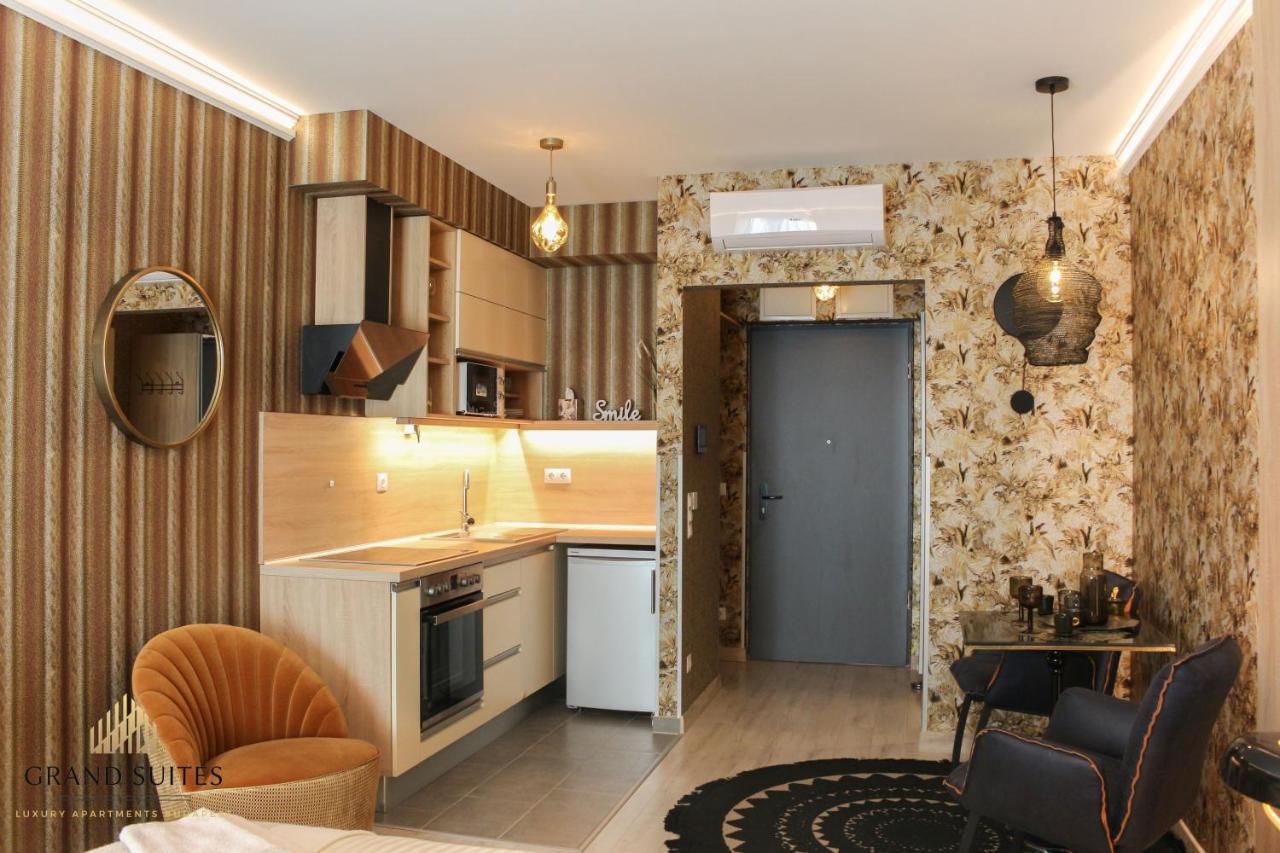 Grand Suites Corvin Boedapest Buitenkant foto