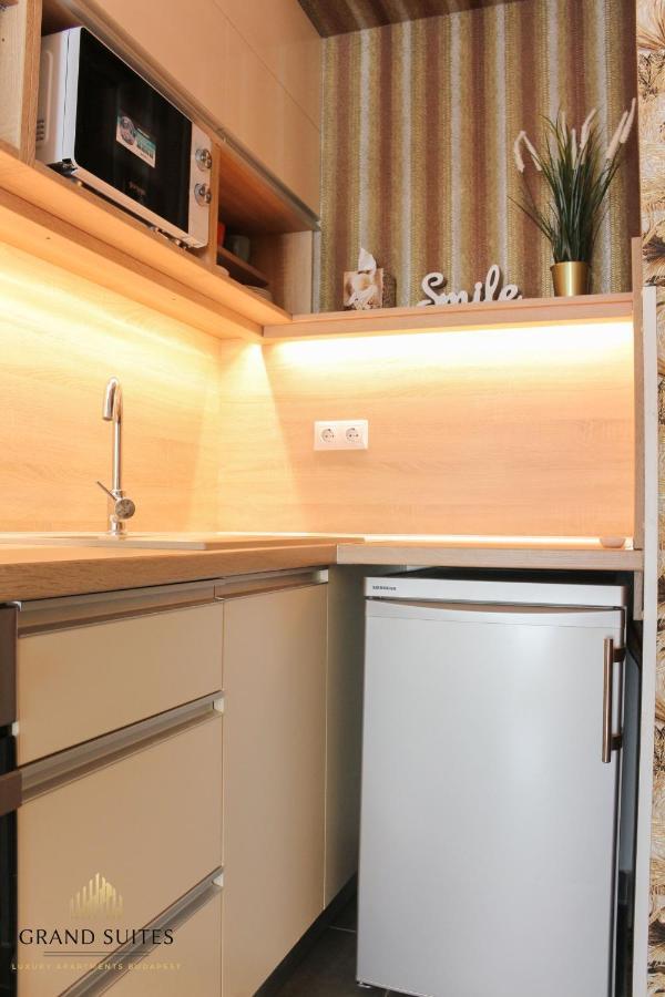 Grand Suites Corvin Boedapest Buitenkant foto