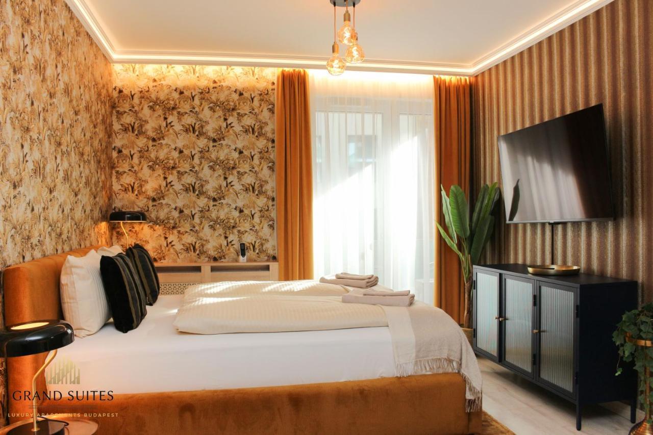 Grand Suites Corvin Boedapest Buitenkant foto