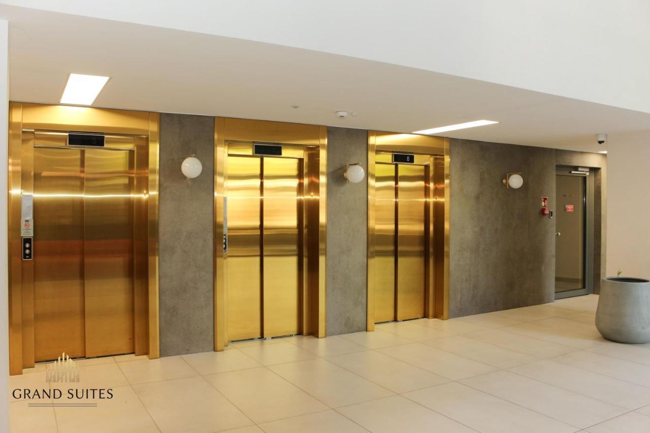 Grand Suites Corvin Boedapest Buitenkant foto