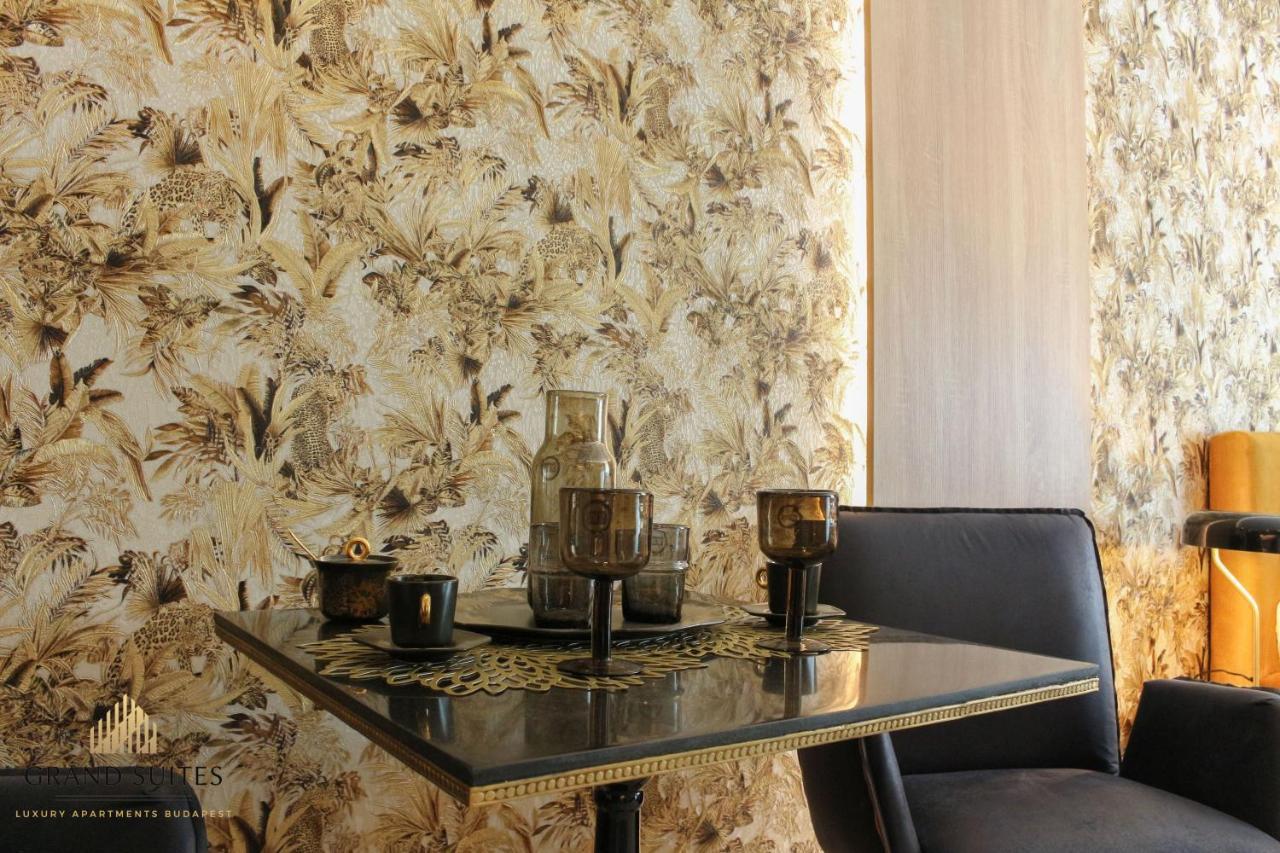 Grand Suites Corvin Boedapest Buitenkant foto