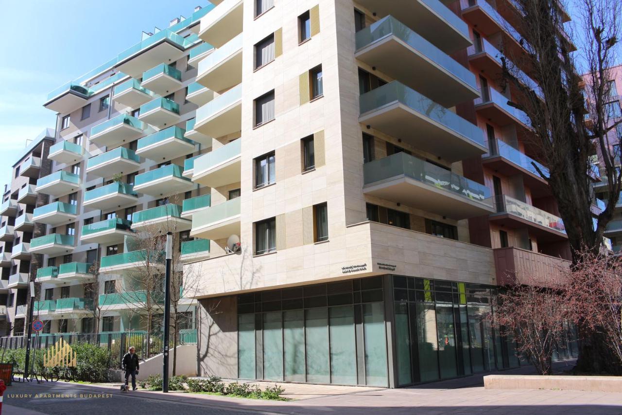 Grand Suites Corvin Boedapest Buitenkant foto