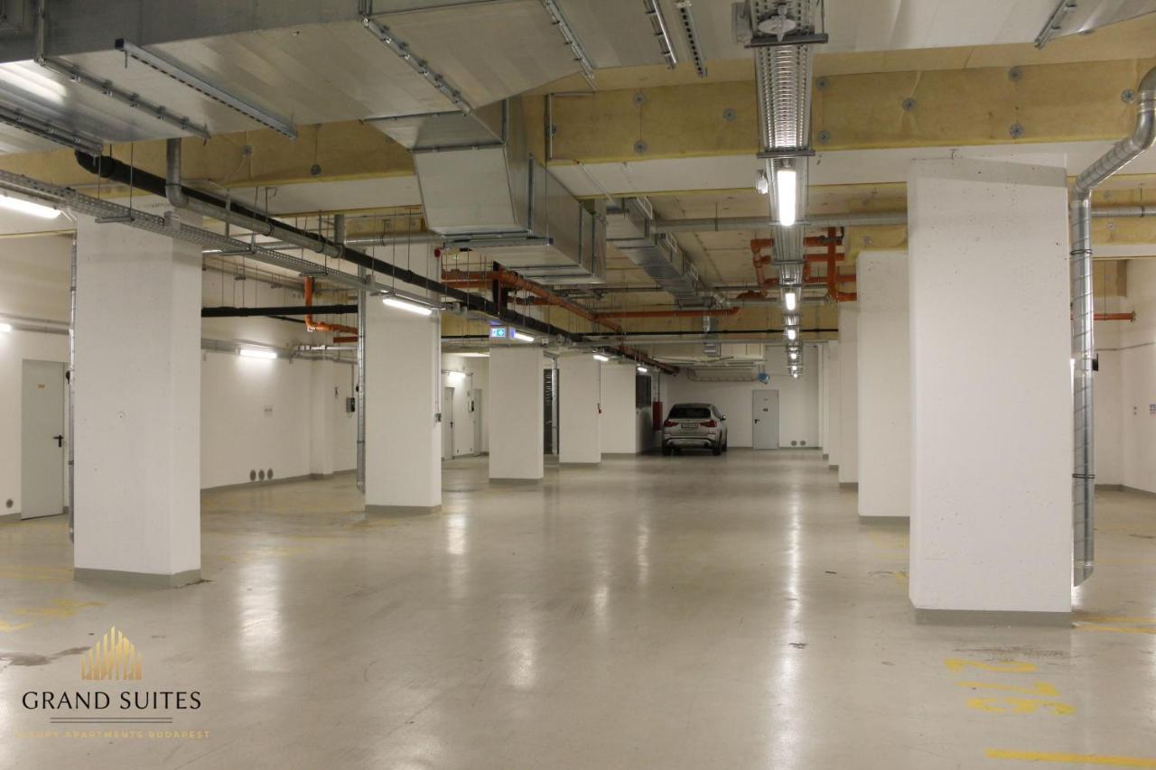 Grand Suites Corvin Boedapest Buitenkant foto